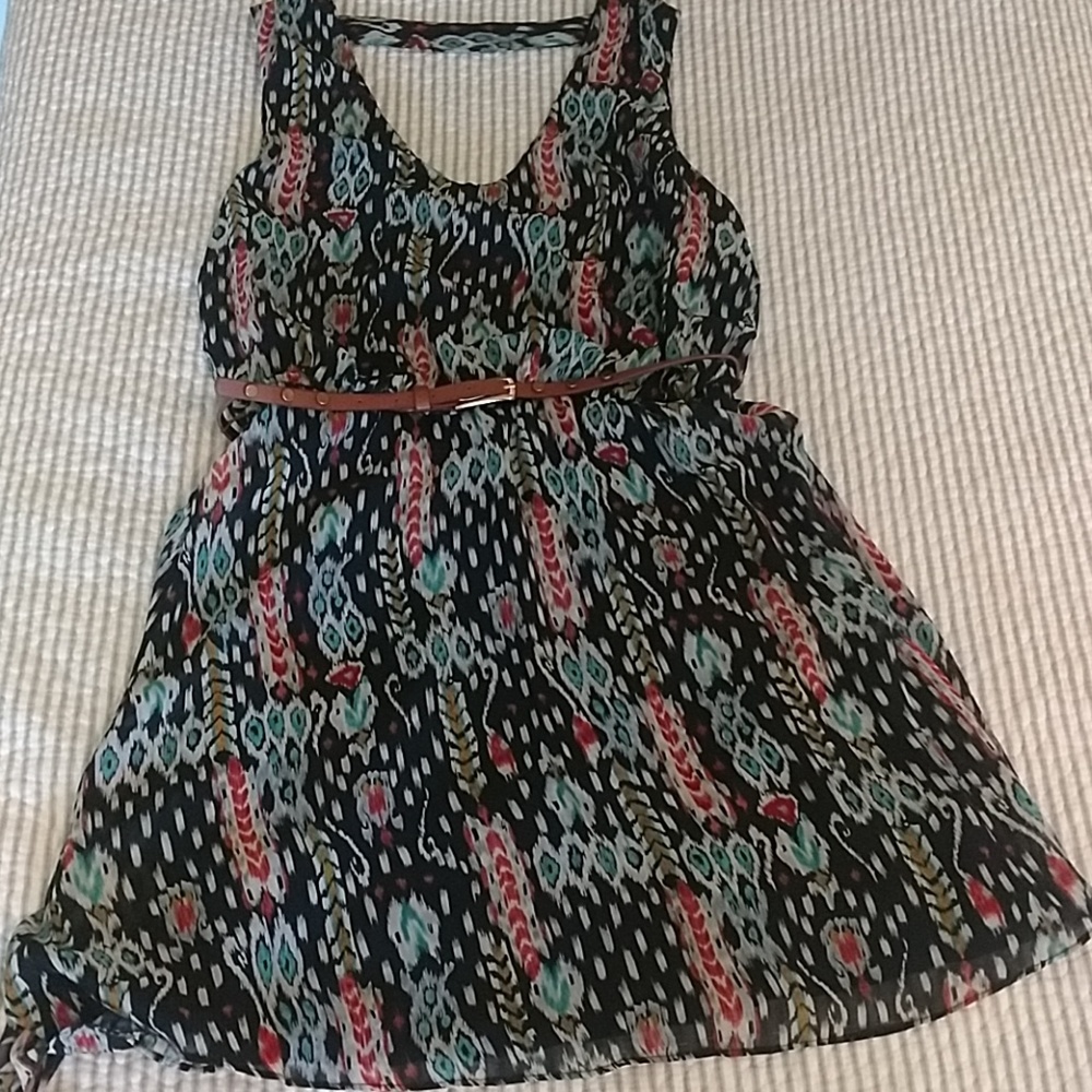Bisou Bisou sleeveless printed dress.